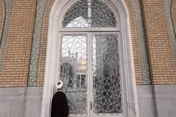 حضور در مساجد فقط نیم ساعت