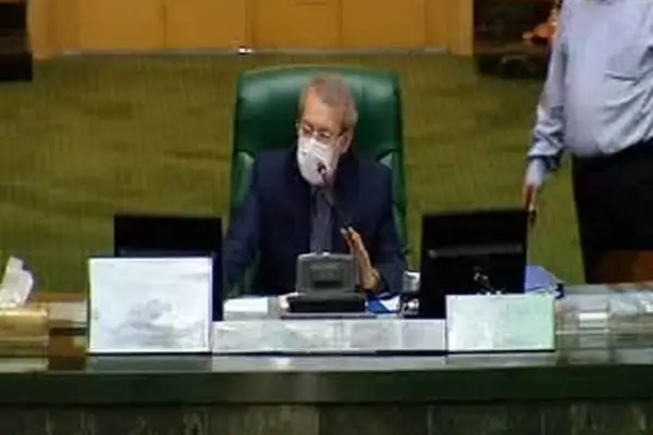 فیلم: لاریجانی به مجلسی‌ها: از من فاصله بگیرید