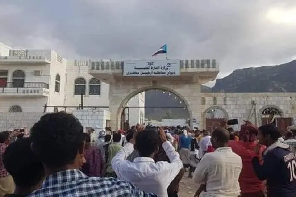نیروهای وابسته به امارات به استانداری سقطری حمله کردند