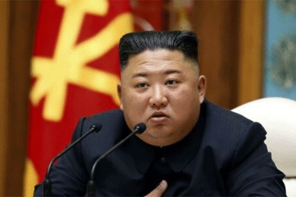 عکس: گفتگوی جنجالی رهبر کره شمالی با دو بدلش