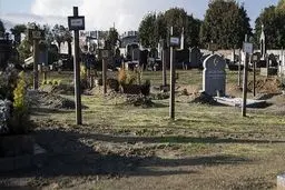 مسلمانان فرانسه قبر ندارند!