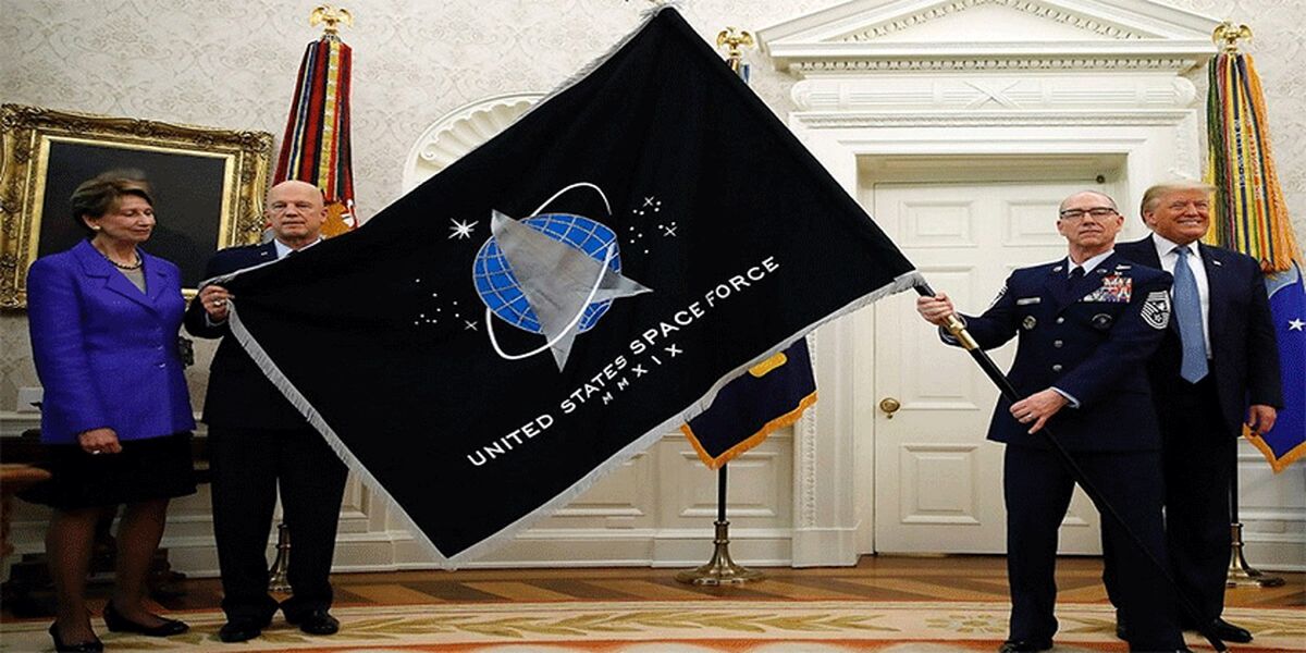 از پرچم ارتش فضایی آمریکا رونمایی شد