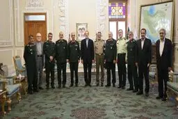 عکس:دیدار فرماندهان ارشدنظامی با علی لاریجانی