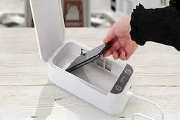 این شارژر گوشی شما را ضدعفونی می‌کند