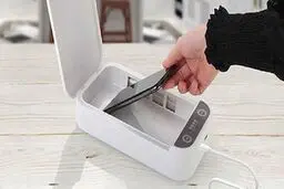 این شارژر گوشی شما را ضدعفونی می‌کند
