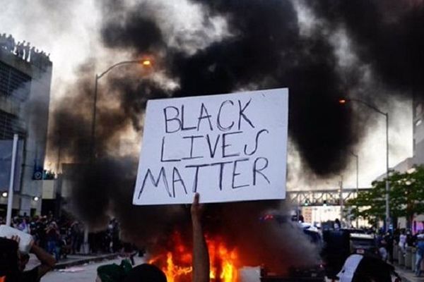 یک مامور پلیس در آمریکا در جریان اعتراضات کشته شد