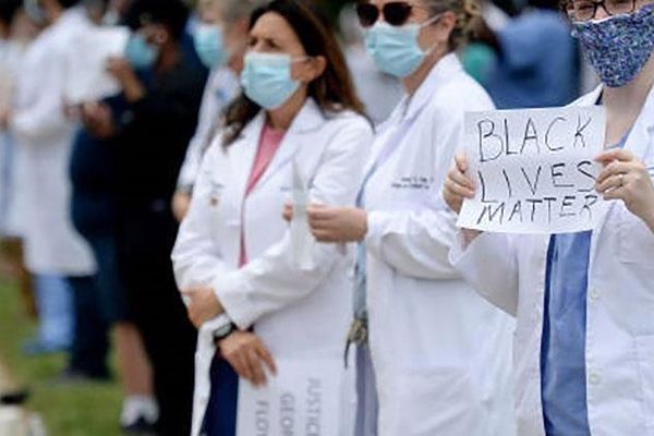 تصاویر: کادر درمانی آمریکا هم به معترضان ضد نژادپرستی پیوستند