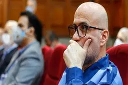 عکس: انتقال پرونده اکبر طبری با چرخ دستی