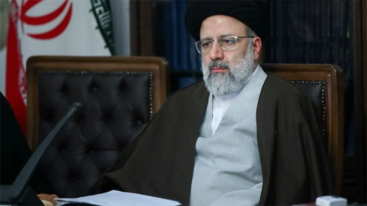 عکس یادگاری رئیسی با عشایر استان فارس