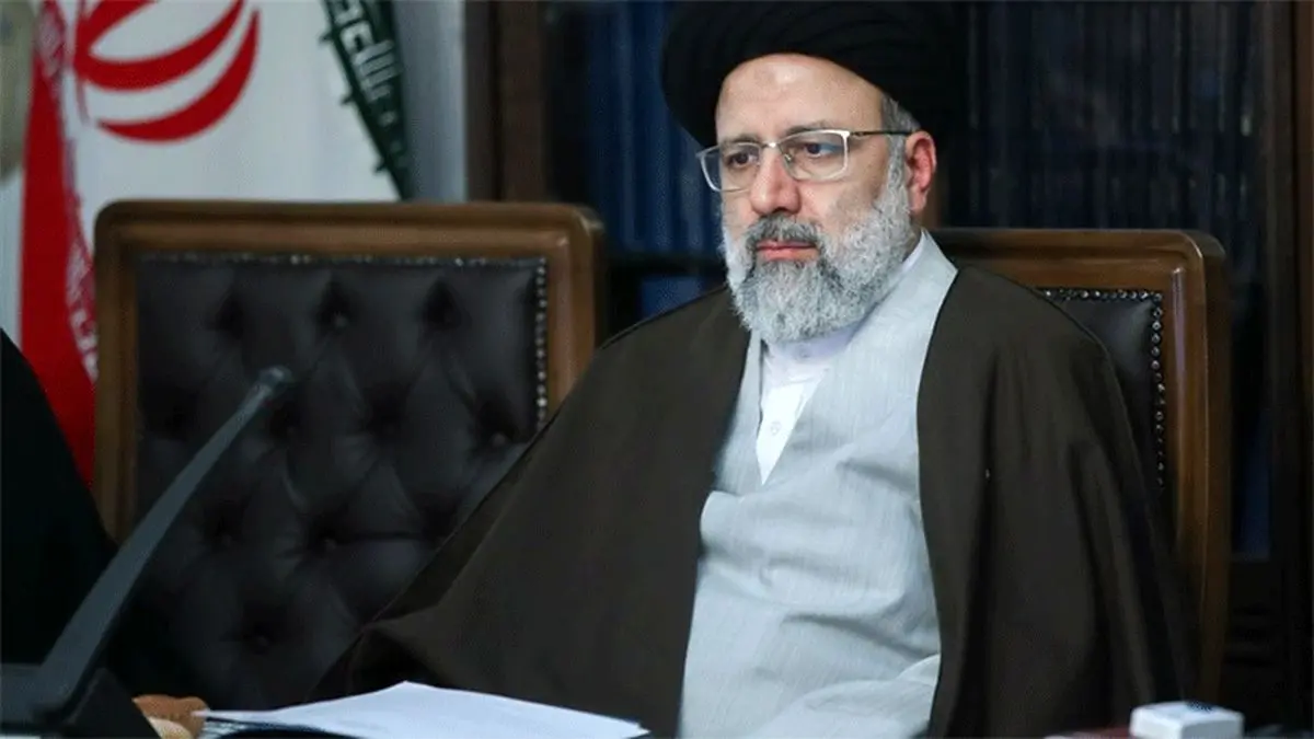 عکس یادگاری رئیسی با عشایر استان فارس