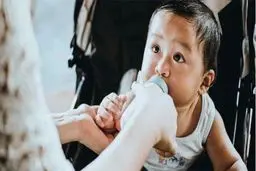 شیر مادر کرونا را انتقال را نمی‌دهد