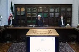 روحانی: بانک مرکزی باید متخلفان ارزی را به مردم معرفی کند