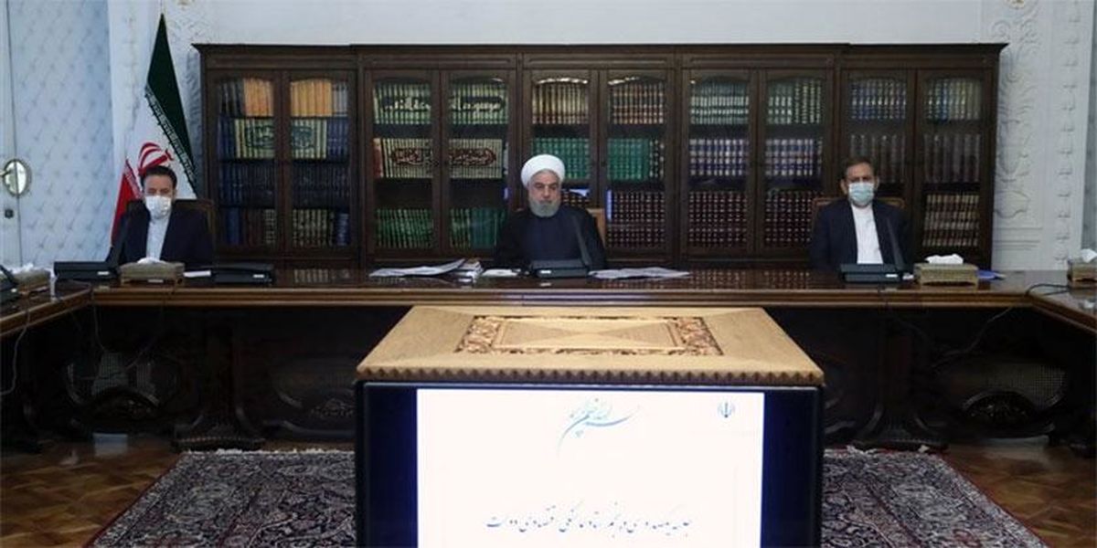 روحانی: بانک مرکزی باید متخلفان ارزی را به مردم معرفی کند