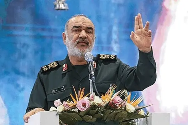 تقدیر سرلشکر سلامی از هنرمند متعهد «هادی احمدی»