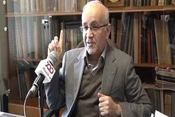 سیاست ارزی کشور شفاف و واقع بینانه نیست