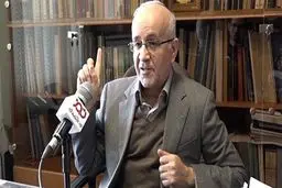 سیاست ارزی کشور شفاف و واقع بینانه نیست