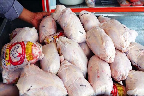 وعده وزیر برای کاهش قیمت مرغ با توزیع ذخایر