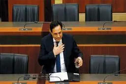 دیاب: دولت ماندنی است و استعفا نمی دهد