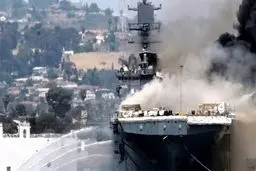 تصاویری از اطفای حریق ناو آمریکایی