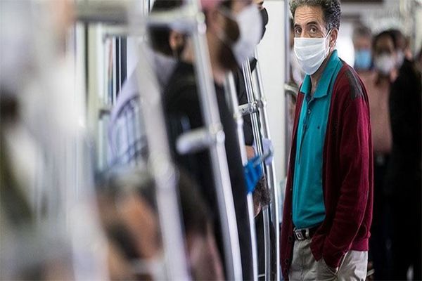 عطسه فرد مبتلا به کرونا در مترو ۱۰ نفر را آلوده می‌کند