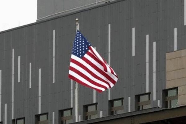 چین پاسخ قانونی و لازم آمریکا را داد؛ پرچم پایین آمد