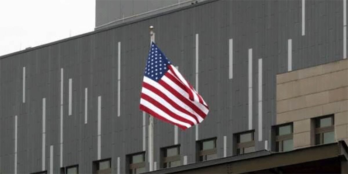 چین پاسخ قانونی و لازم آمریکا را داد؛ پرچم پایین آمد