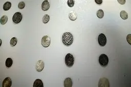 کشف ۷۵۰ سکه ۳ هزار ساله در تهران