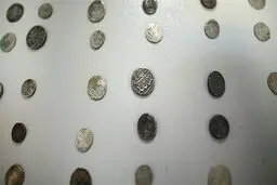 کشف ۷۵۰ سکه ۳ هزار ساله در تهران