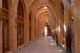 عکس: حرکت جنجالی بر بام «سعدالسطنه» قزوین