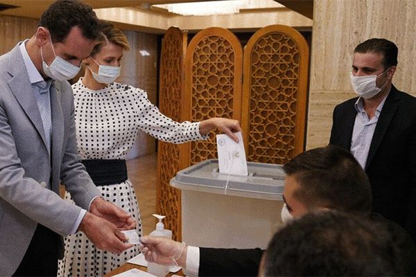 عکس: بشار اسد و همسرش پای صندوق رای