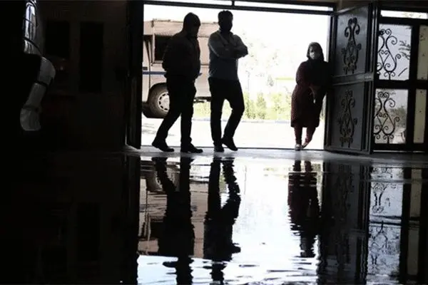 نشتی آب در خانه‌های مسکن مهر ماهدشت!