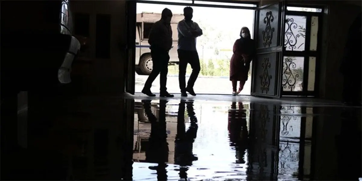 نشتی آب در خانه‌های مسکن مهر ماهدشت!