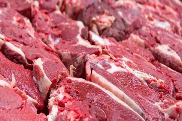 قیمت گوشت گوساله باید ۷۰ هزار تومان باشد