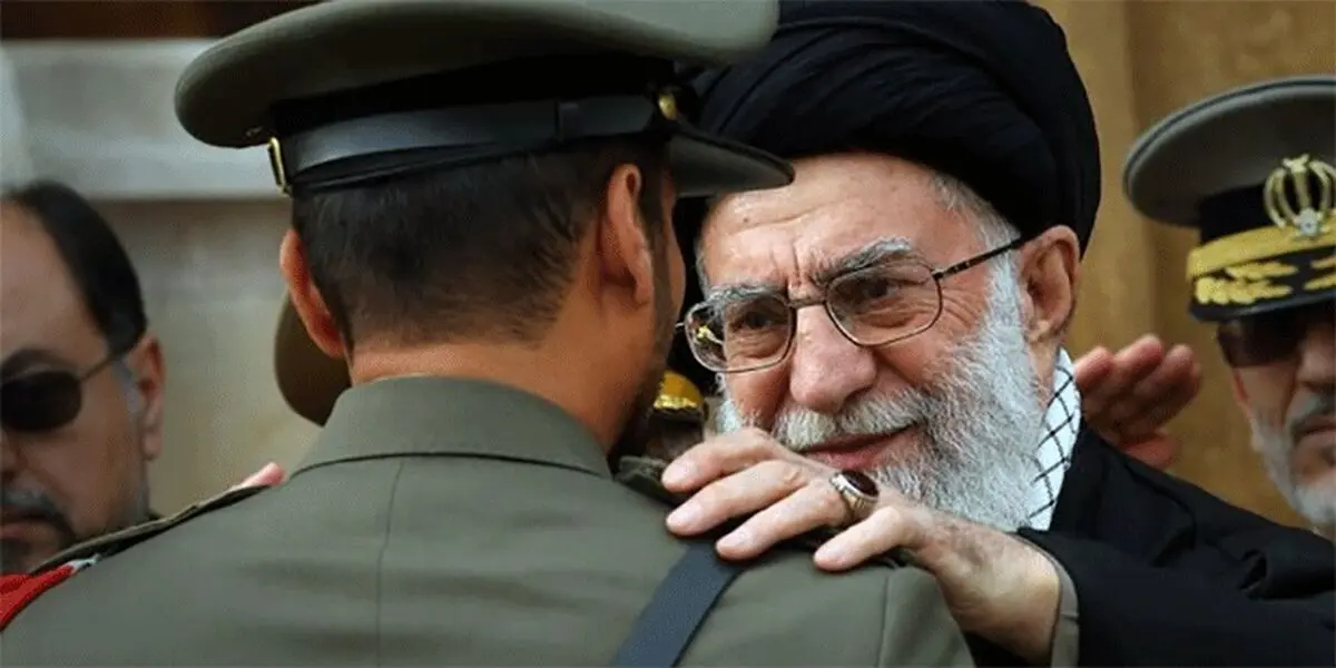 پرچم و نشان فداکاری به دانشگاه افسری امام علی(ع) ارتش اهدا می‌شود