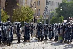 شب ناآرام بیروت؛ حمله مهاجمان به چندین وزارتخانه