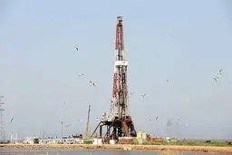 ۷۵ درصد درآمد فروش روزانه ۶۰۰ هزار بشکه نفت در جیب بخش خصوصی