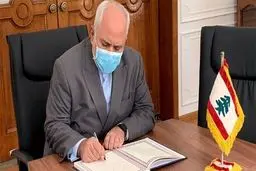 ظریف دفتر یادبود جان‌باختگان انفجار بیروت را امضا کرد