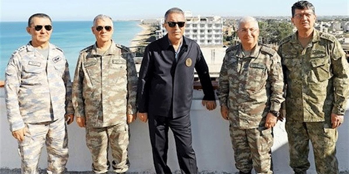 حضور وزیر دفاع و فرماندهان نظامی ترکیه در مرز عراق