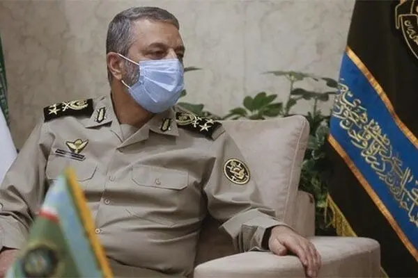 فرمانده ارتش: همدلی و هم‌افزایی را به نسل جوان نشان دهیم