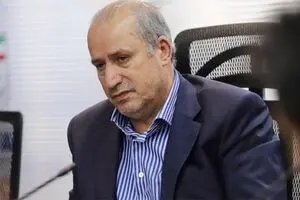 تاج سکوتش را شکست