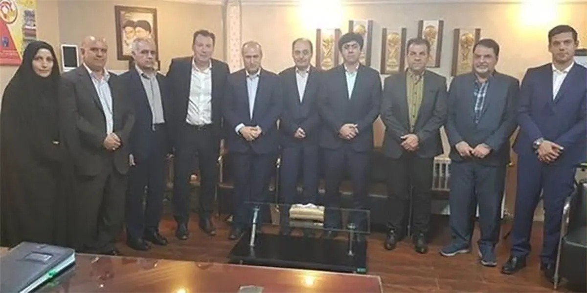 هیئت رئیسه فدراسیون فوتبال با ون به مجلس رفت