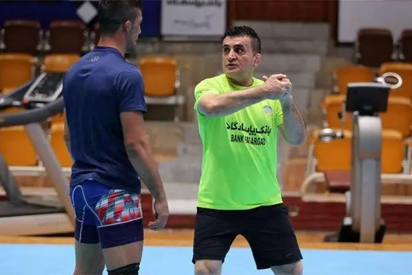 محمد بنا استعفا داد