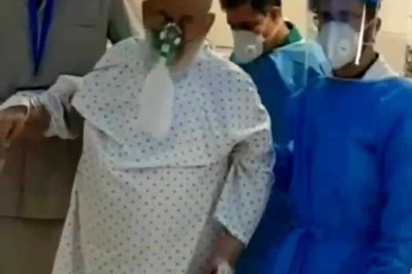 فیلم: تصاویری از استاد انصاریان در بیمارستان