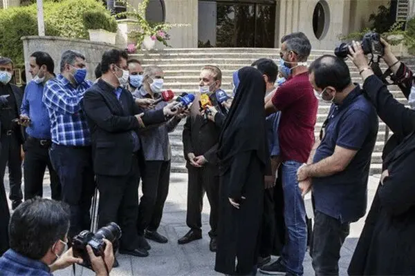 رسانه‌های منتقد دولت از حضور در حیاط دولت منع شدند