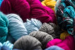 کرونا بازار فروشندگان لباس گرم را هم کساد کرد