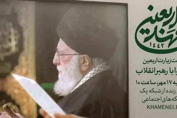 قرائت زیارت اربعین با حضور رهبر انقلاب در حسینیه امام خمینی(ره)