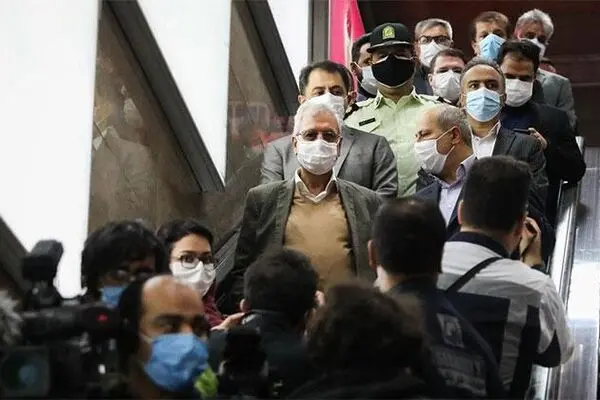 بازدید سرزده سخنگوی دولت از طرح استفاده اجباری ماسک در مترو تهران