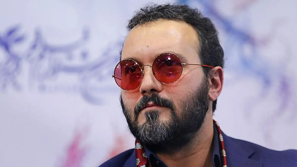 عکس: کامبیز دیرباز در نقش تک‌تیرانداز افسانه‌ای ایران
