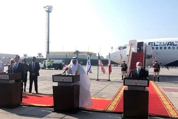 هیأت آمریکایی-صهیونیستی برای برقراری روابط رسمی وارد بحرین شد