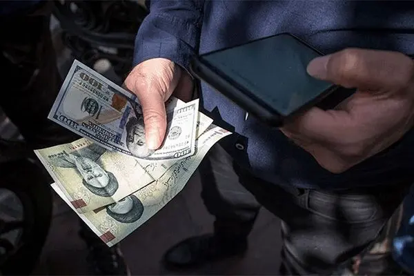 فاصله عجیب نرخ خرید و فروش دلار در بازار
